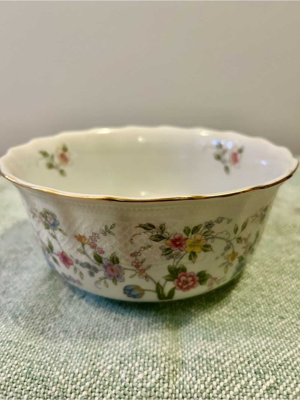 Corona Andrea by Sadek fine china bowl with scalloped gold trim made in Japan